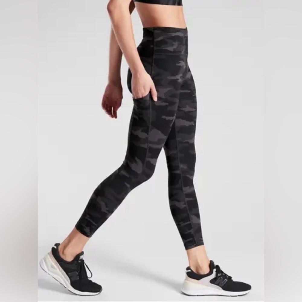 NWT Athleta Ultimate Camo 7/8 Tight Sz. Small